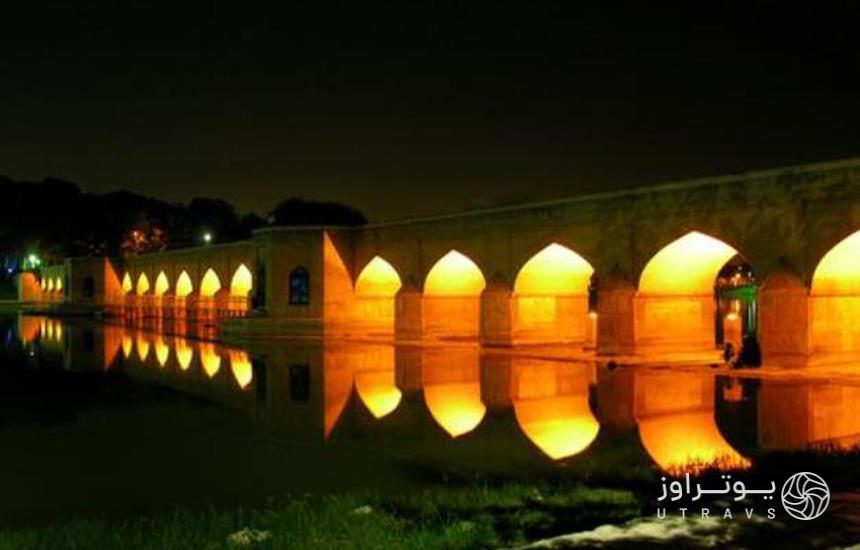 عکس پل چوبی اصفهان در شب